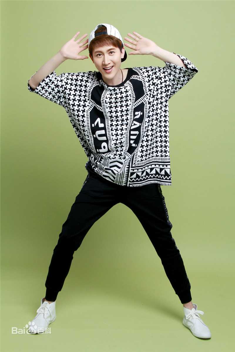 王龙华(Henry)街舞性感图片图集