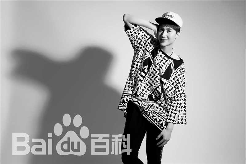 王龙华(Henry)街舞性感图片图集