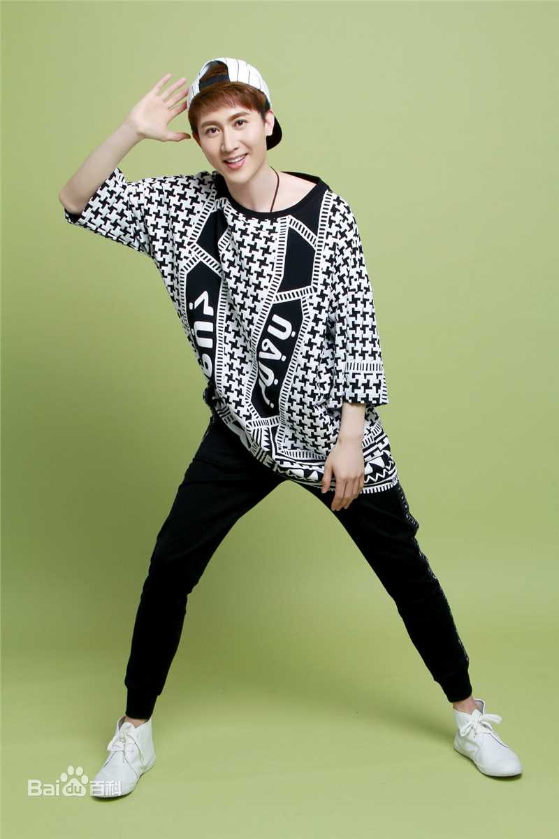 王龙华(Henry)街舞性感图片图集