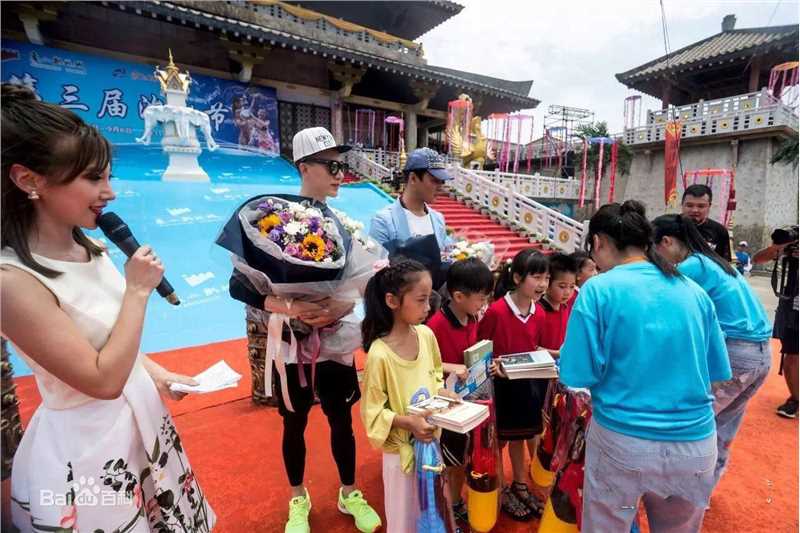 王龙华(Henry)活动壁纸壁纸