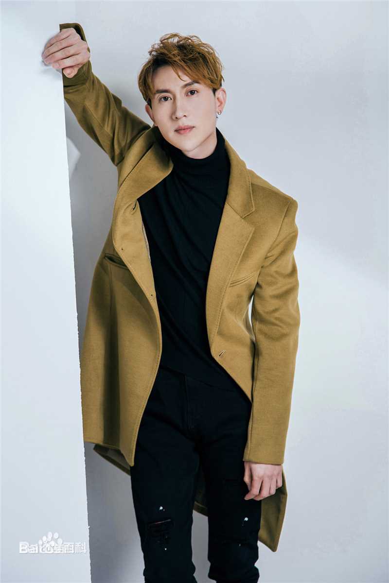 王龙华(Henry)最新壁纸