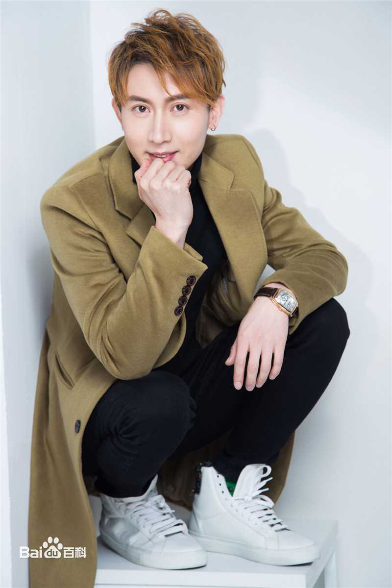 王龙华(Henry)最新壁纸