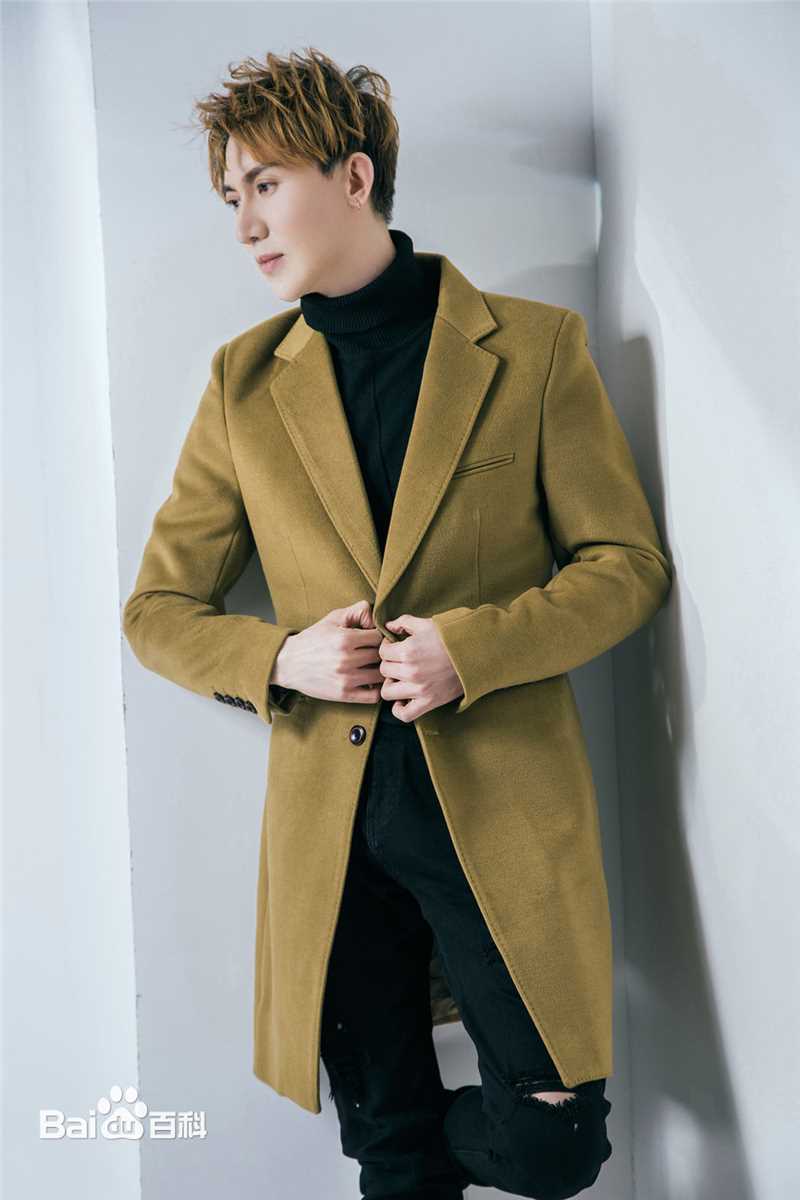 王龙华(Henry)最新壁纸