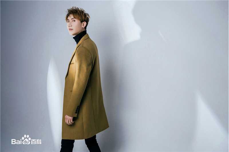 王龙华(Henry)最新壁纸