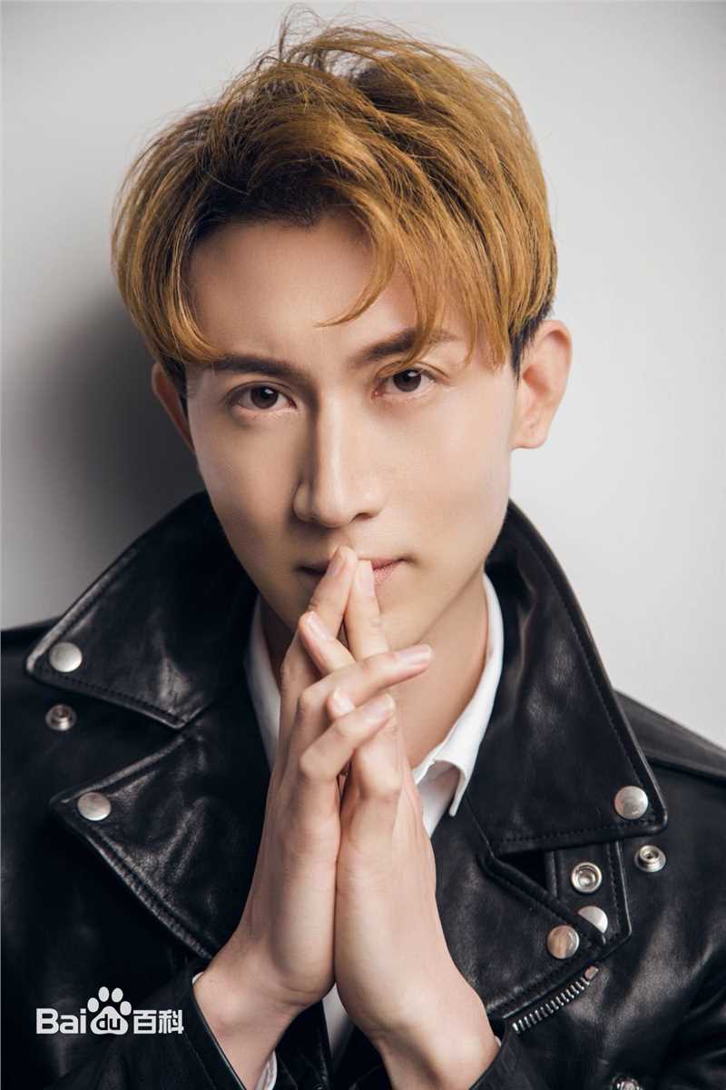 王龙华(Henry)最新壁纸