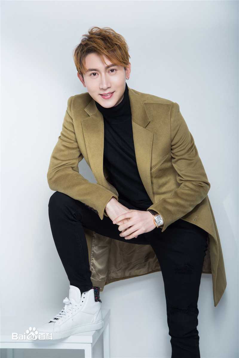 王龙华(Henry)最新壁纸