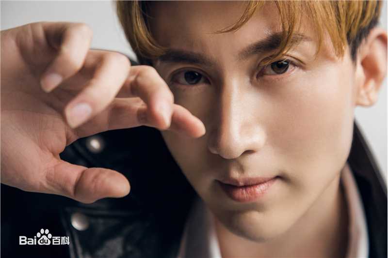 王龙华(Henry)最新壁纸