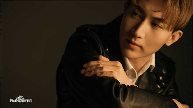 王龙华(Henry)最新壁纸