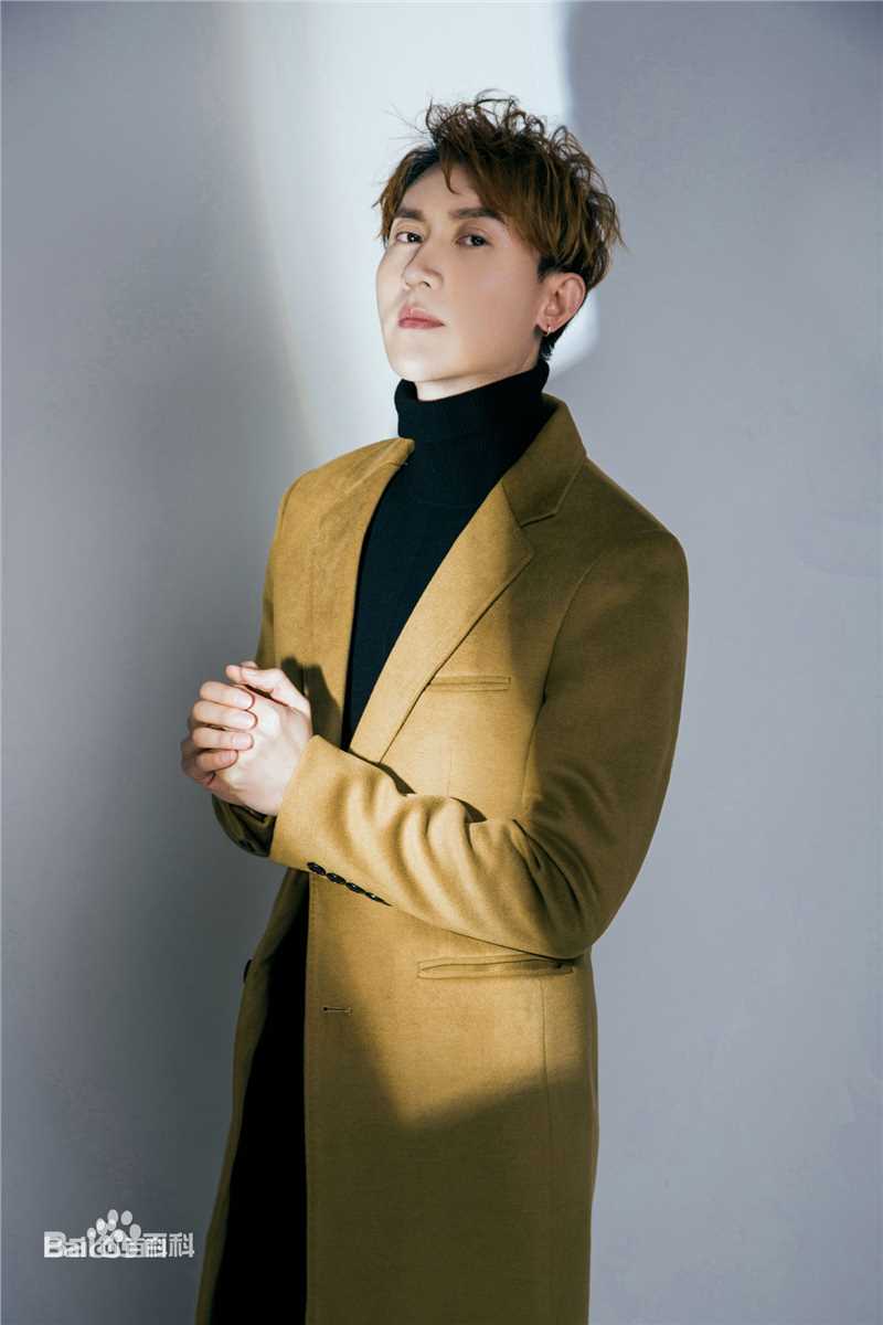 王龙华(Henry)最新壁纸