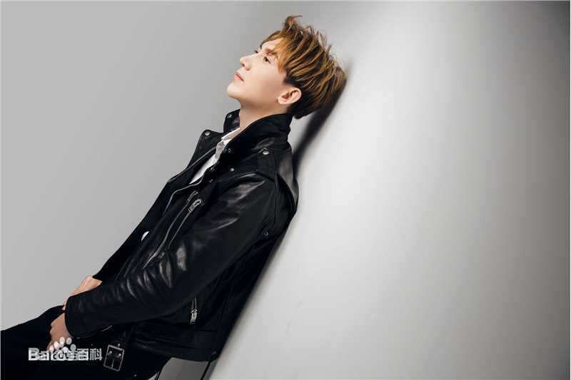 王龙华(Henry)最新壁纸