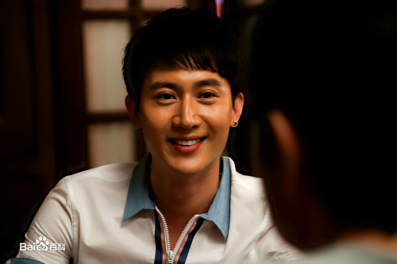 最全王龙华(Henry)在《天真遇到现实》中的壁纸