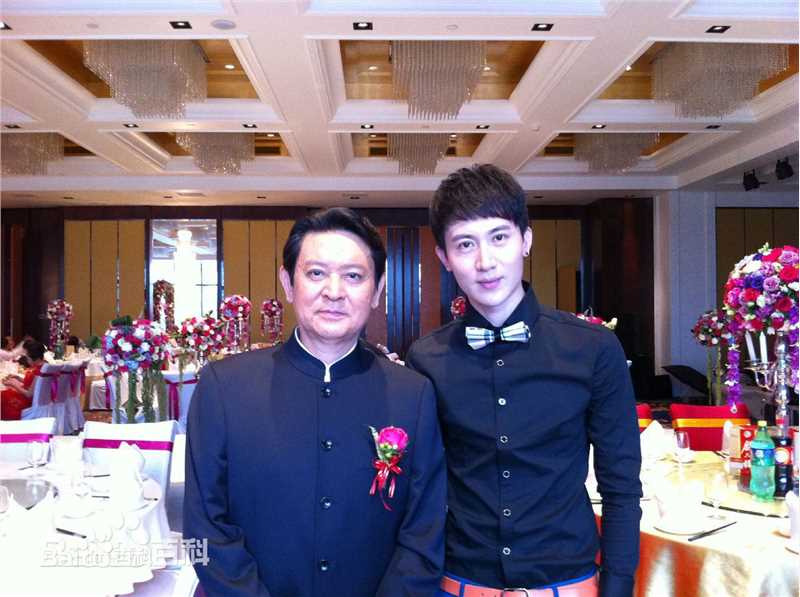 最全王龙华(Henry)在《天真遇到现实》中的壁纸