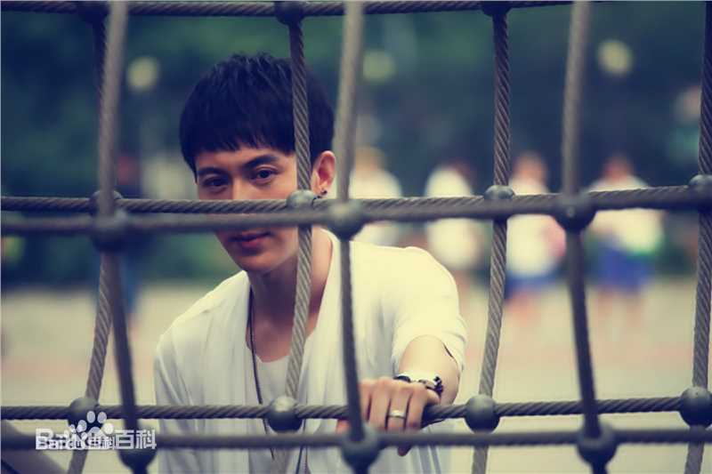 最全王龙华(Henry)在《天真遇到现实》中的壁纸