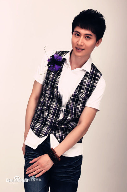 最全王龙华(Henry)在《天真遇到现实》中的壁纸