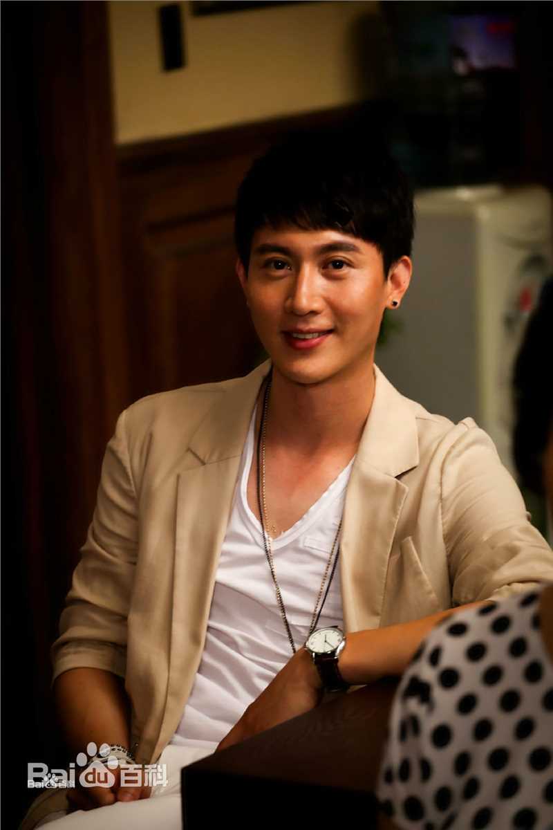 最全王龙华(Henry)在《天真遇到现实》中的壁纸