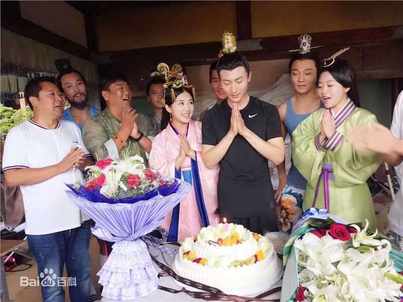 高清王龙华(Henry)在《重耳传》杀青中的图册