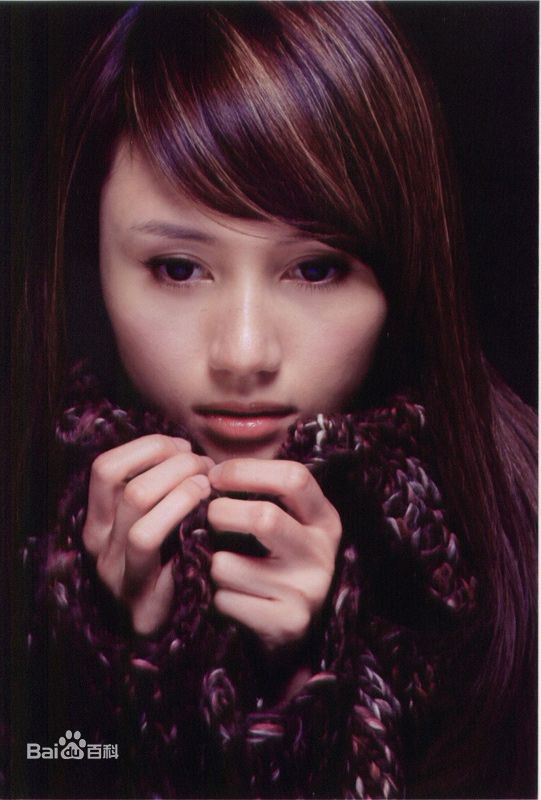 最全袁泉(Yolanda)在话剧《琥珀》中的壁纸