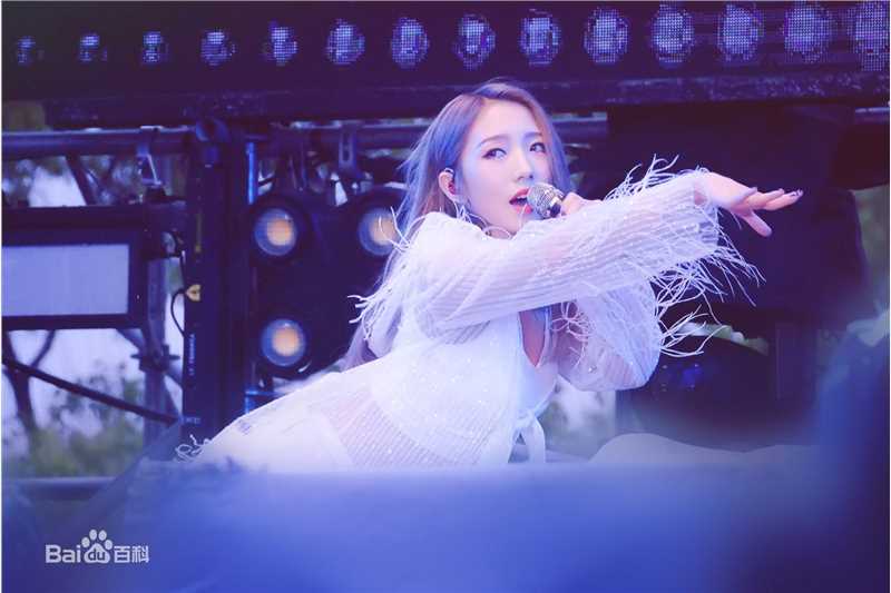 孟美岐(Meng Mei Qi、)舞台照图册