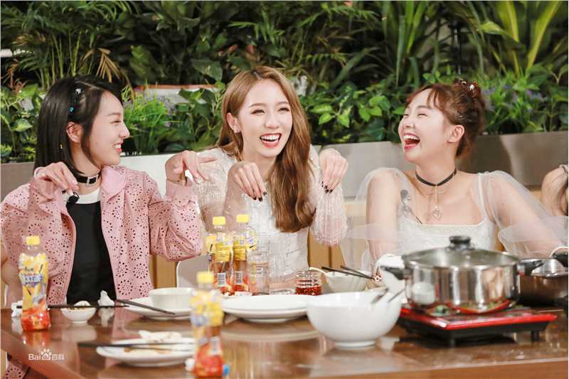 孟美岐(Meng Mei Qi、)创造101综艺照前后照片