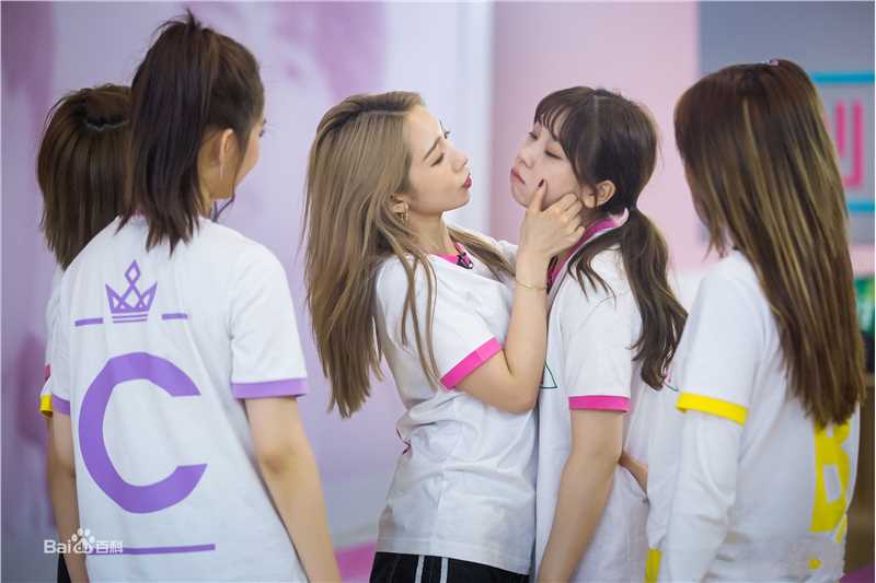 孟美岐(Meng Mei Qi、)创造101综艺照前后照片