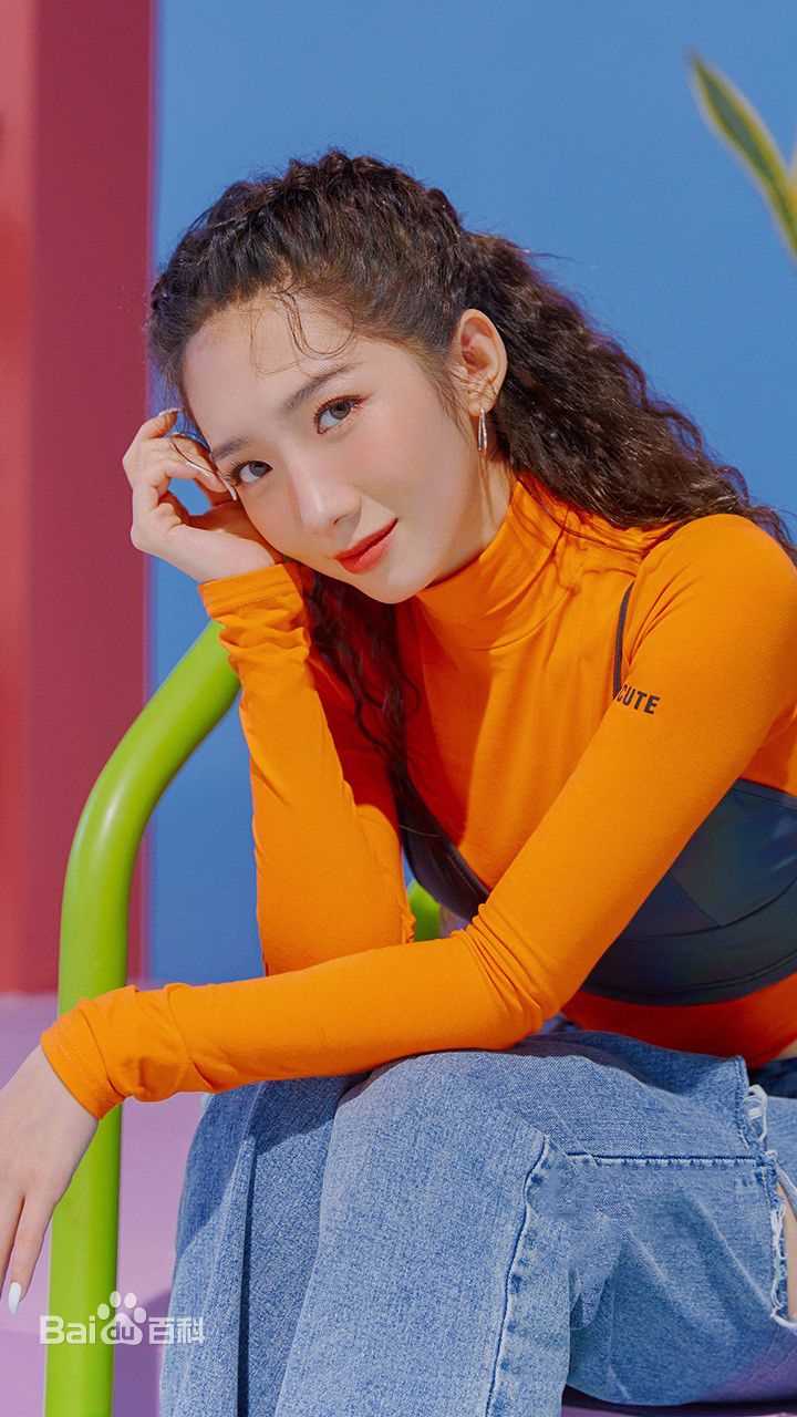 孟美岐(Meng Mei Qi、)概述图册前后照片