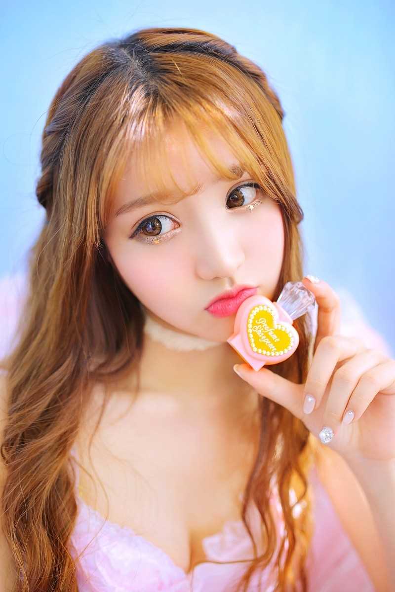 高清时尚气质可爱萌妹子吊带裙漂亮图集