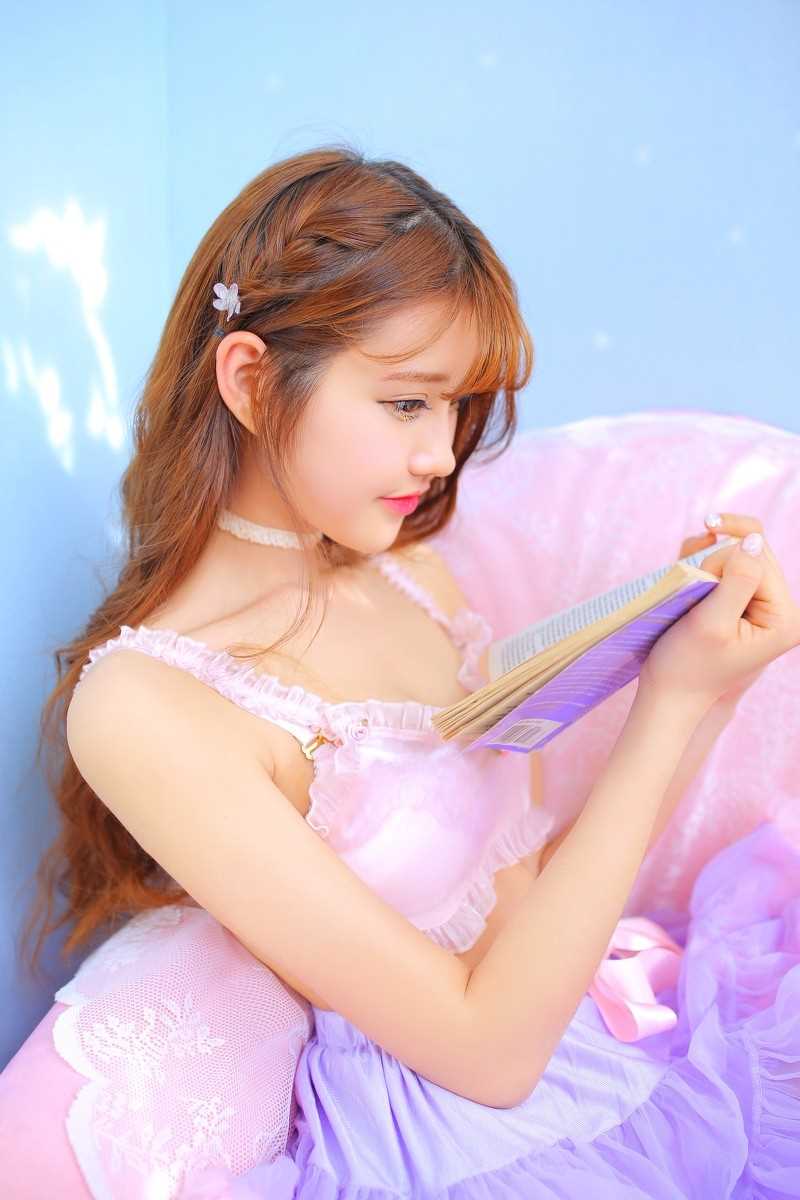 高清时尚气质可爱萌妹子吊带裙漂亮图集