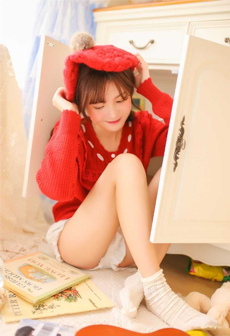 特别专辑复古文艺小少女红色毛衣性感热裤大长腿私房图片