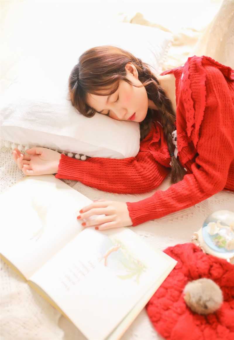 特别专辑复古文艺小少女红色毛衣性感热裤大长腿私房图片