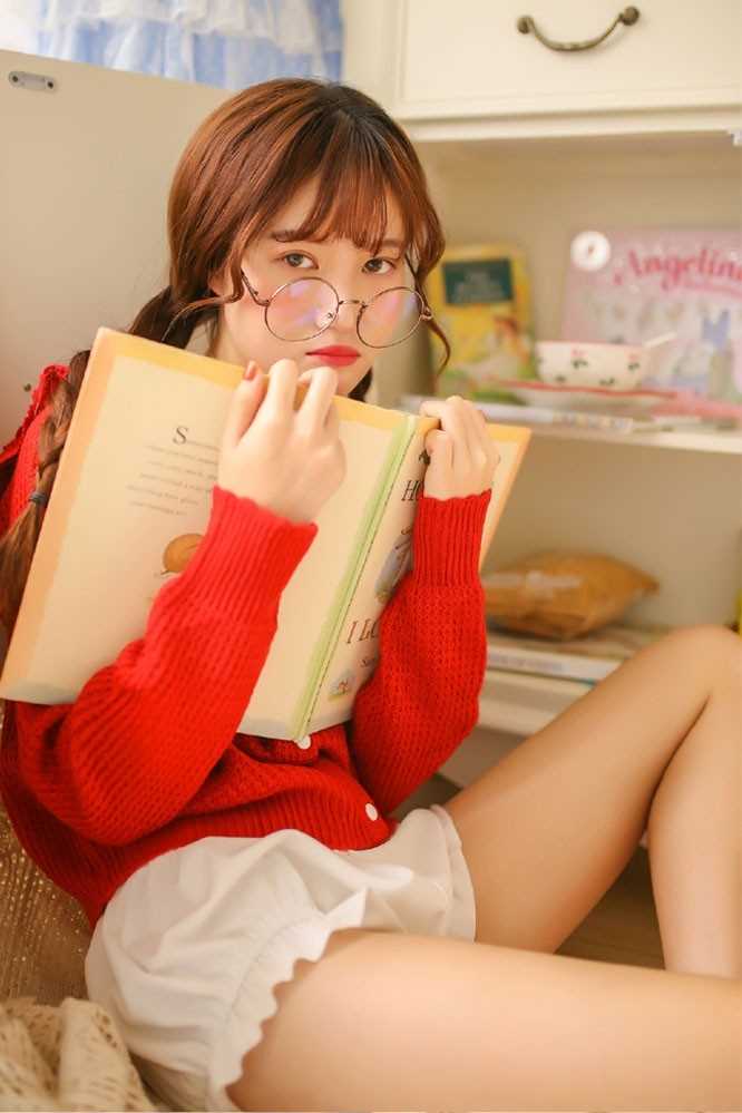 特别专辑复古文艺小少女红色毛衣性感热裤大长腿私房图片