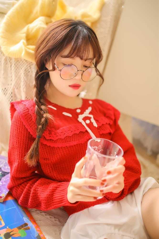 特别专辑复古文艺小少女红色毛衣性感热裤大长腿私房图片