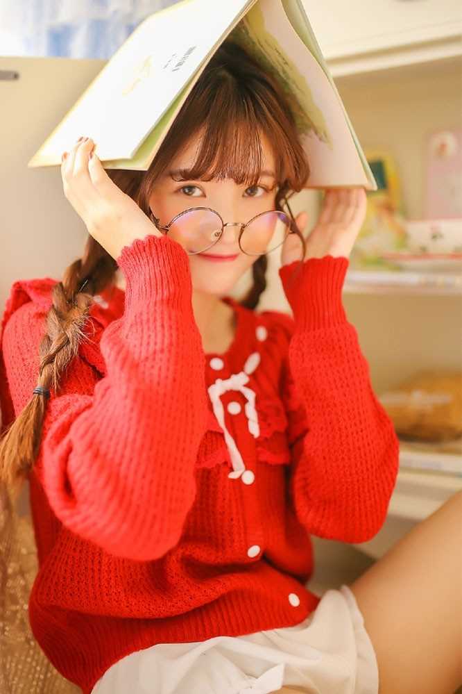 特别专辑复古文艺小少女红色毛衣性感热裤大长腿私房图片