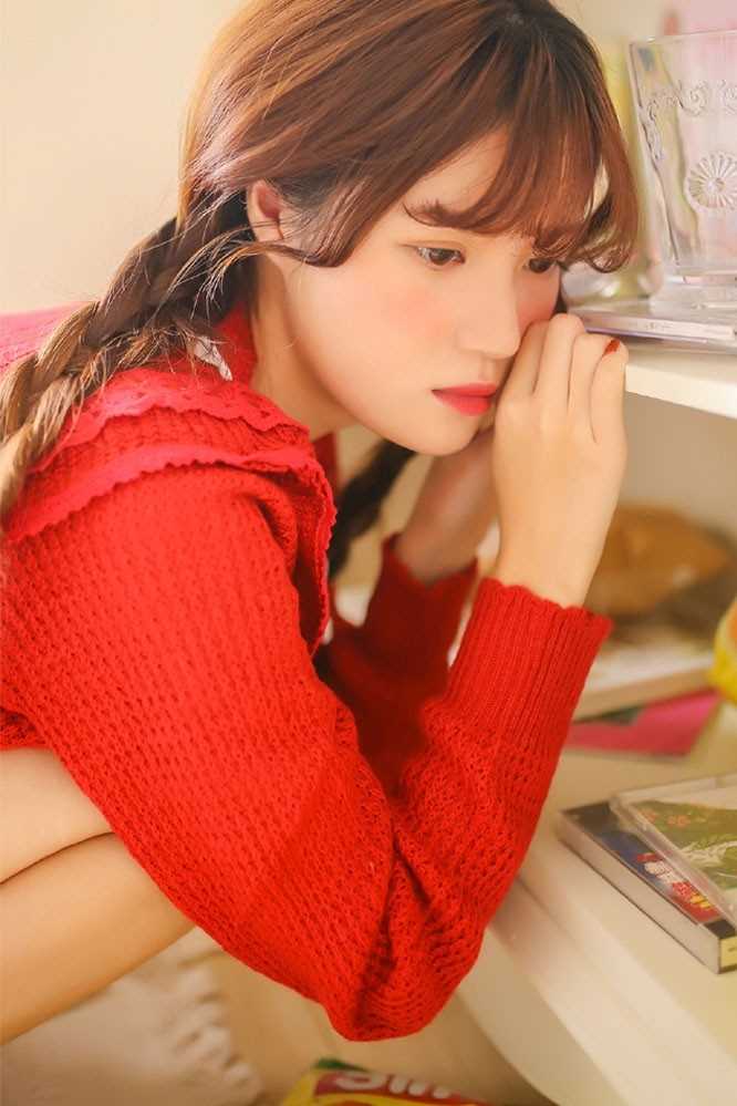 特别专辑复古文艺小少女红色毛衣性感热裤大长腿私房图片