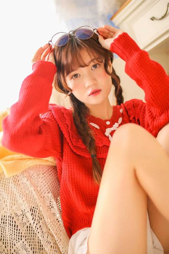 特别专辑复古文艺小少女红色毛衣性感热裤大长腿私房图片