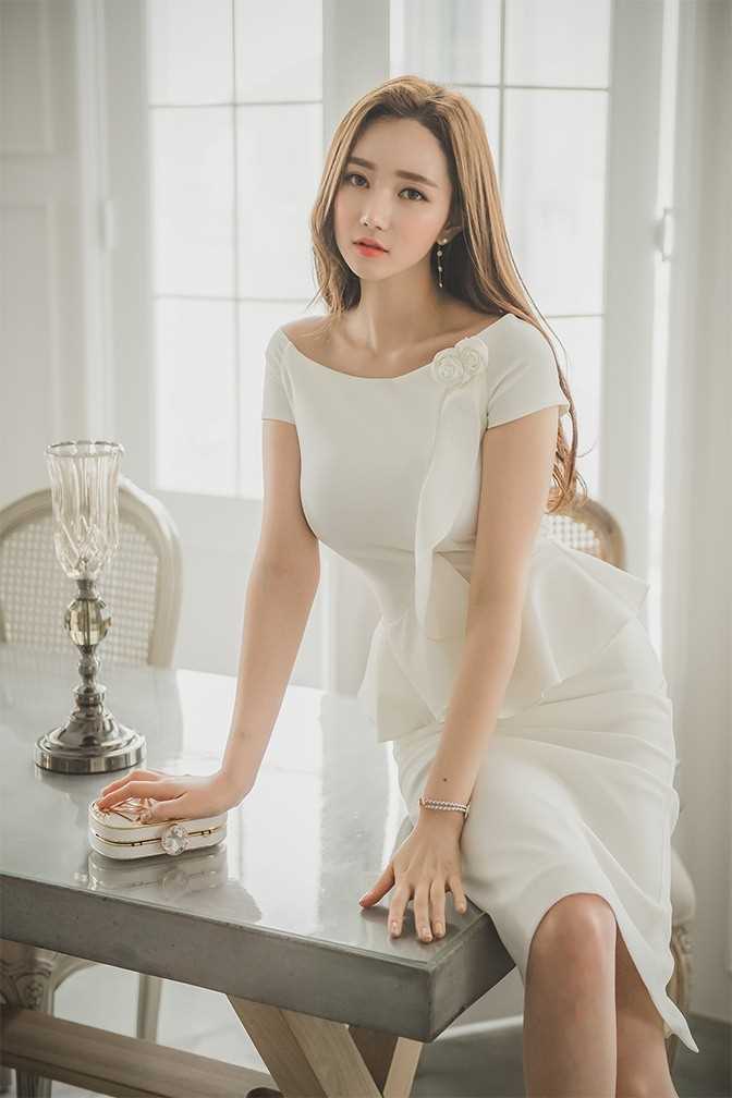 最新气质美眉李妍静时尚都市美女风性感长腿壁纸