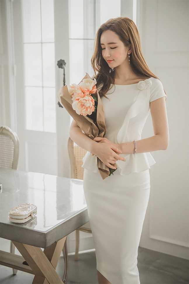 最新气质美眉李妍静时尚都市美女风性感长腿壁纸