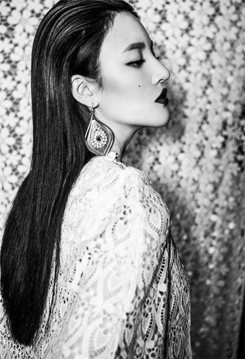 优质美女演员刘小小时尚蕾丝装室内相册