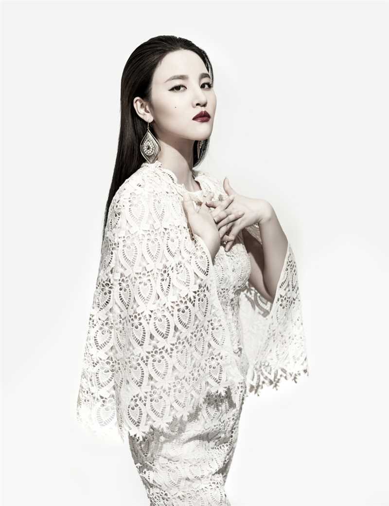 优质美女演员刘小小时尚蕾丝装室内相册