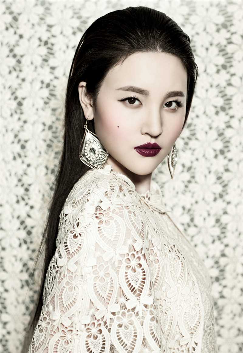 优质美女演员刘小小时尚蕾丝装室内相册