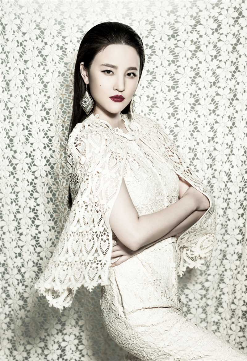优质美女演员刘小小时尚蕾丝装室内相册