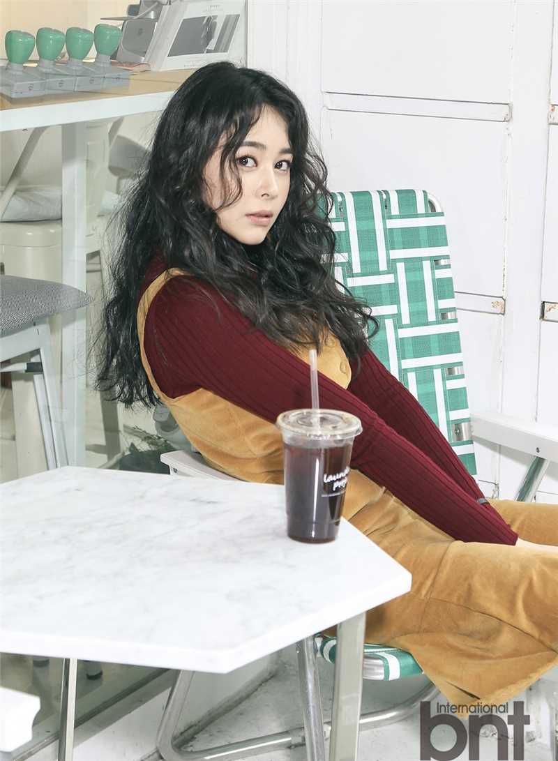 优质韩国轻女人星许怡才时尚魅力美照相册