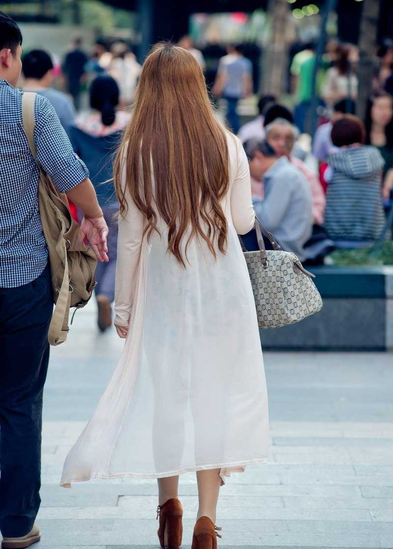 优质街拍丰满白皙时尚短裤逛街相册