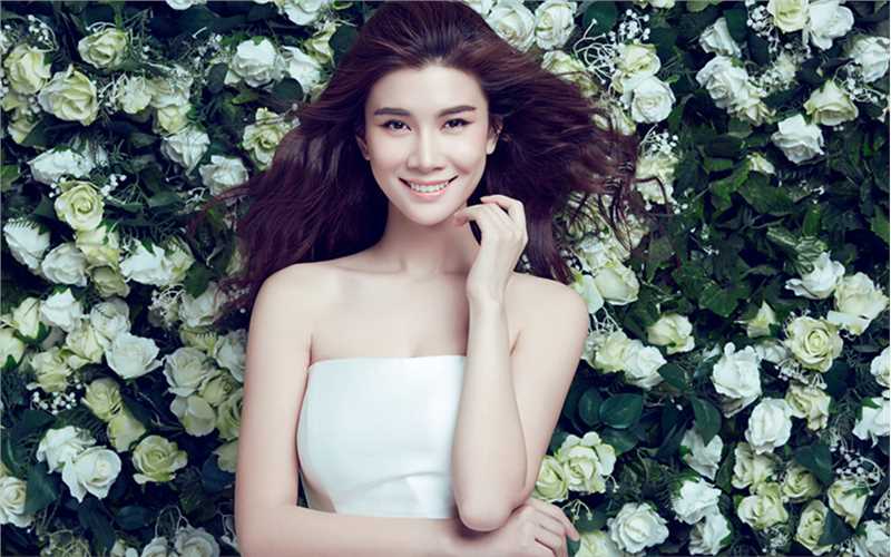 精选王笛纯白色时尚变身可爱的花仙子图册