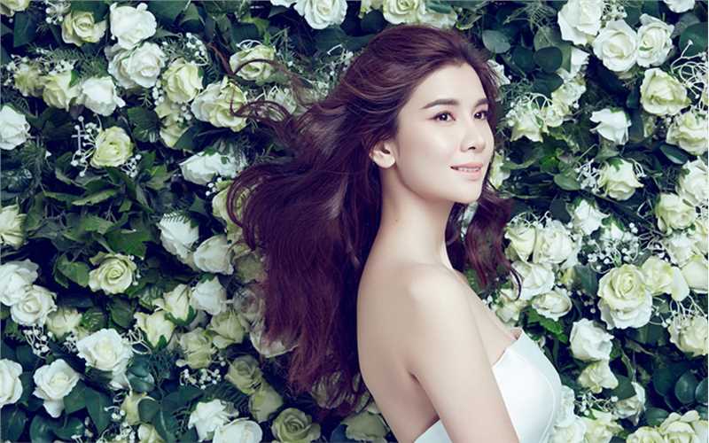 精选王笛纯白色时尚变身可爱的花仙子图册