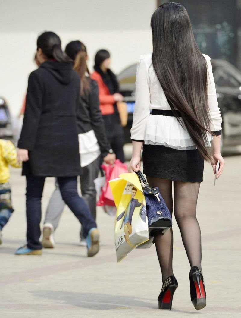 最全街拍紧身裙黑丝美女时尚大片相册