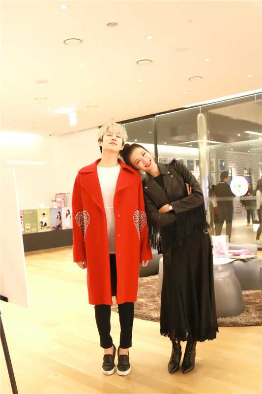 特别专辑李艾金希澈时尚曝光展“黑红”双魅力图片