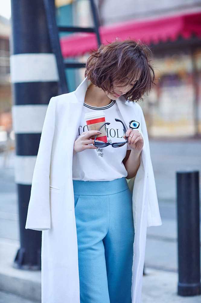 特别专辑张俪最新时尚街拍照显率真洒脱