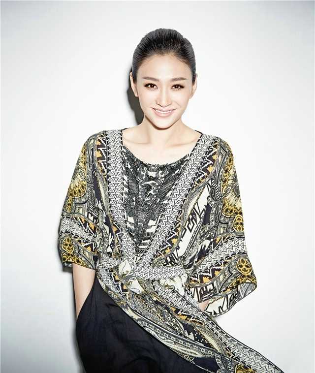 优质李小冉时尚杂志展十足女神范相册