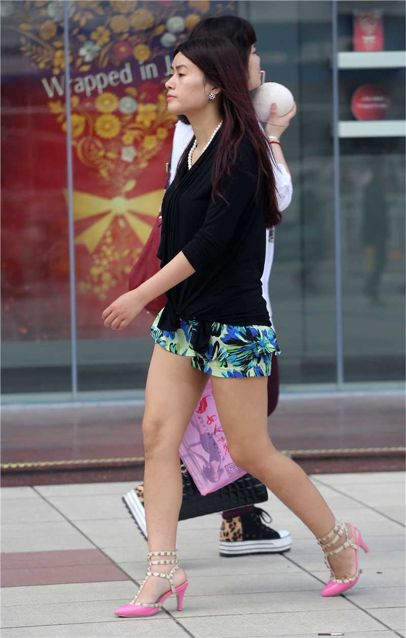 最全靓丽热裤美女时尚街拍大片壁纸