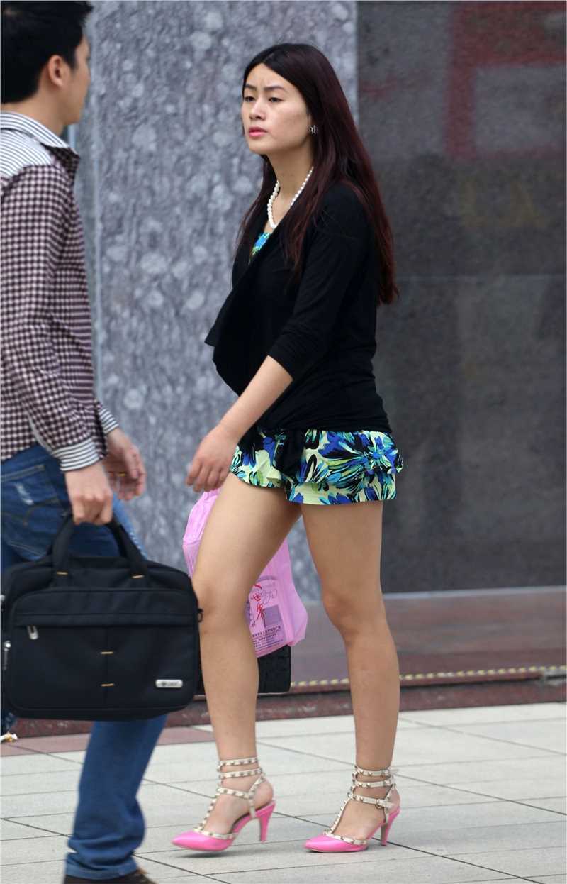 最全靓丽热裤美女时尚街拍大片壁纸